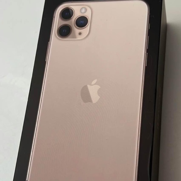 iPhone 11 Pro Max, 128GB, Rose Gold, unlocked , with box and headphones - Picture 2 of 4